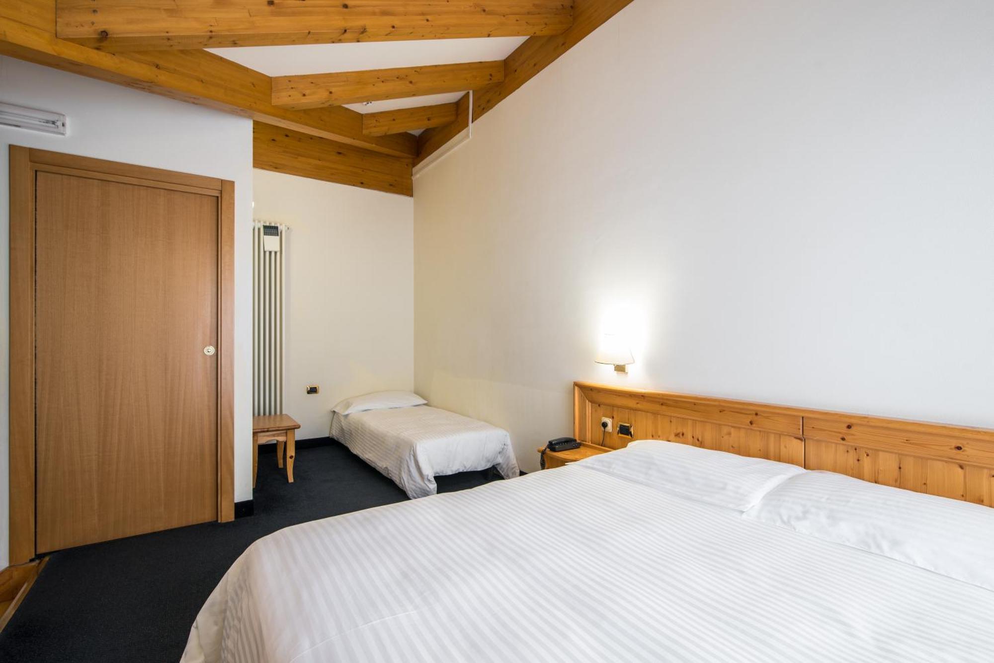 Hotel Colfosco San Martino Di Castrozza Rum bild